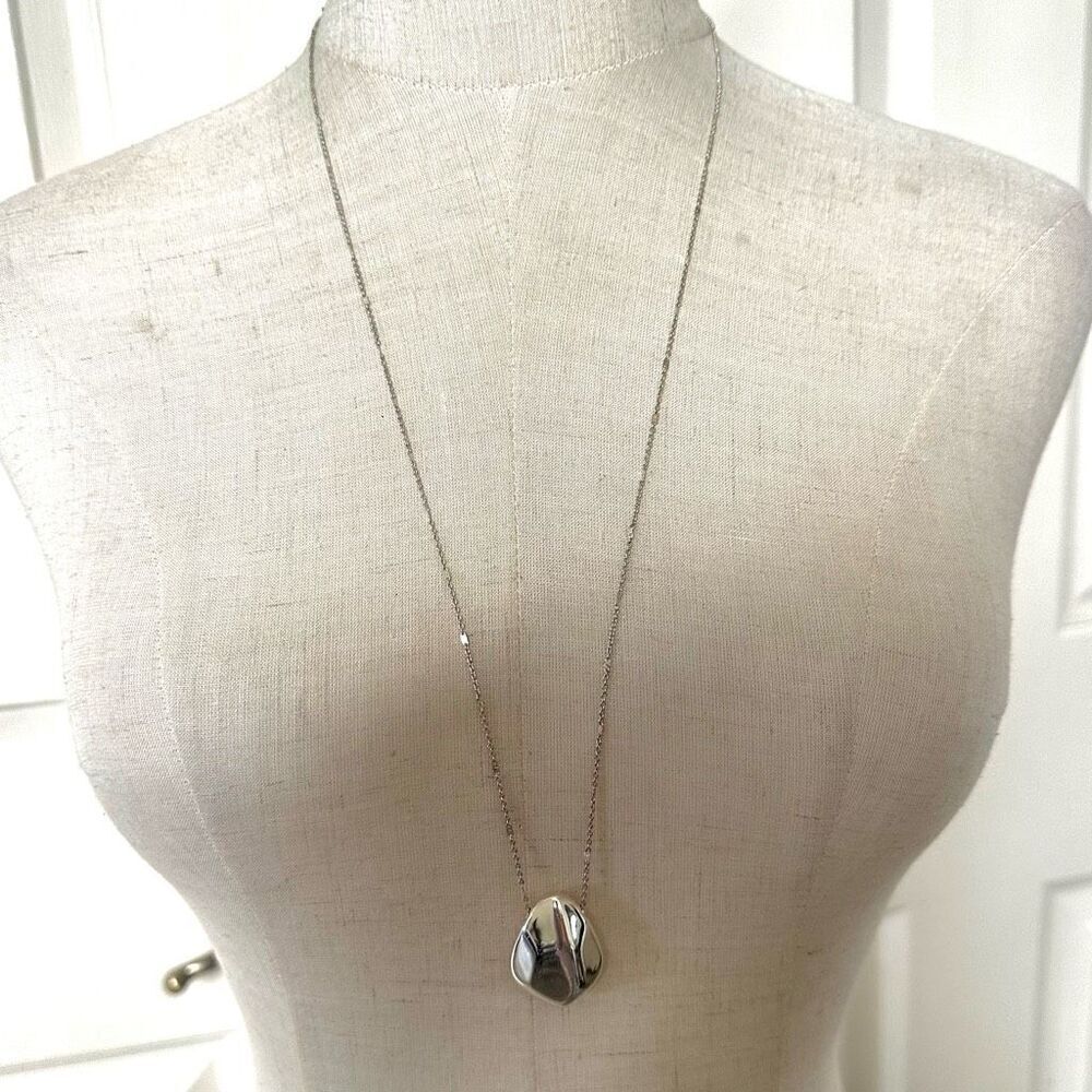 Stella and Dot silver tone ulani  pendant necklace